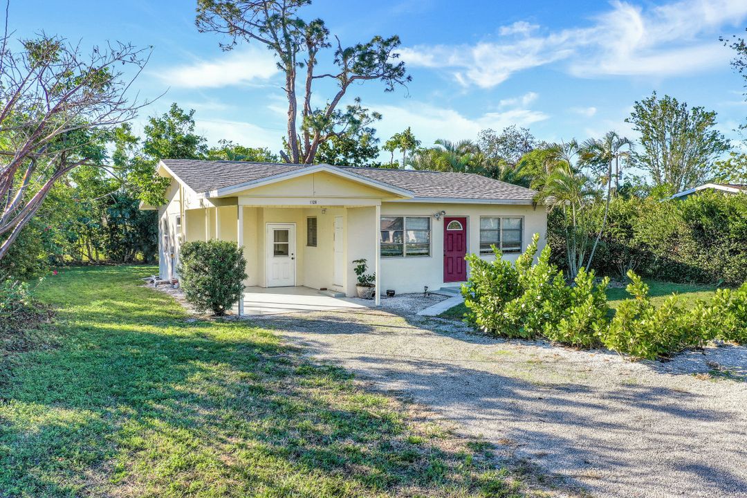 1120 S Alhambra Cir, Naples, FL 34103