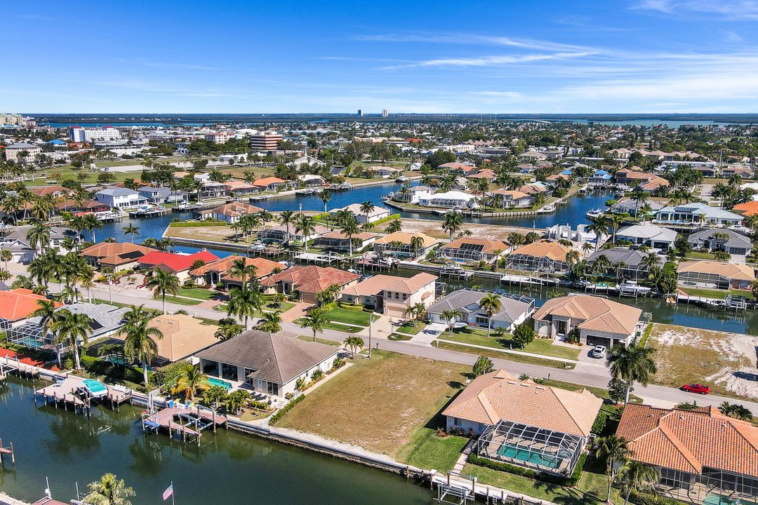 418 Marquesas Ct, Marco Island, FL 34145