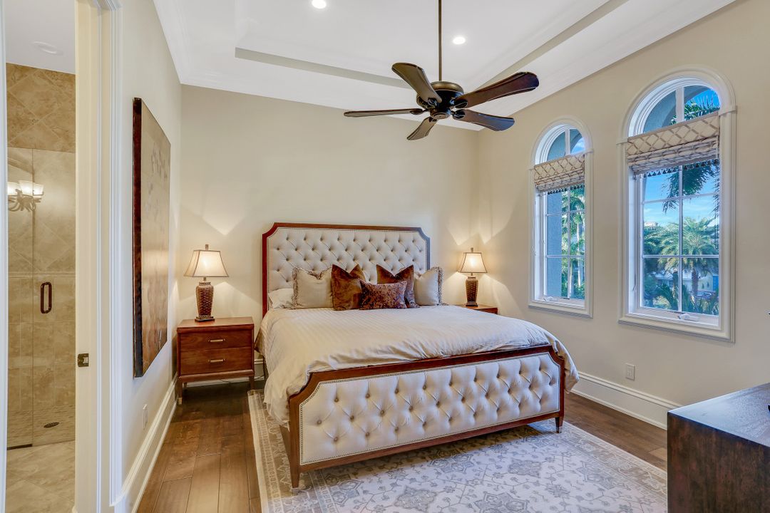 172 Seabreeze Ave, Naples, FL 34108