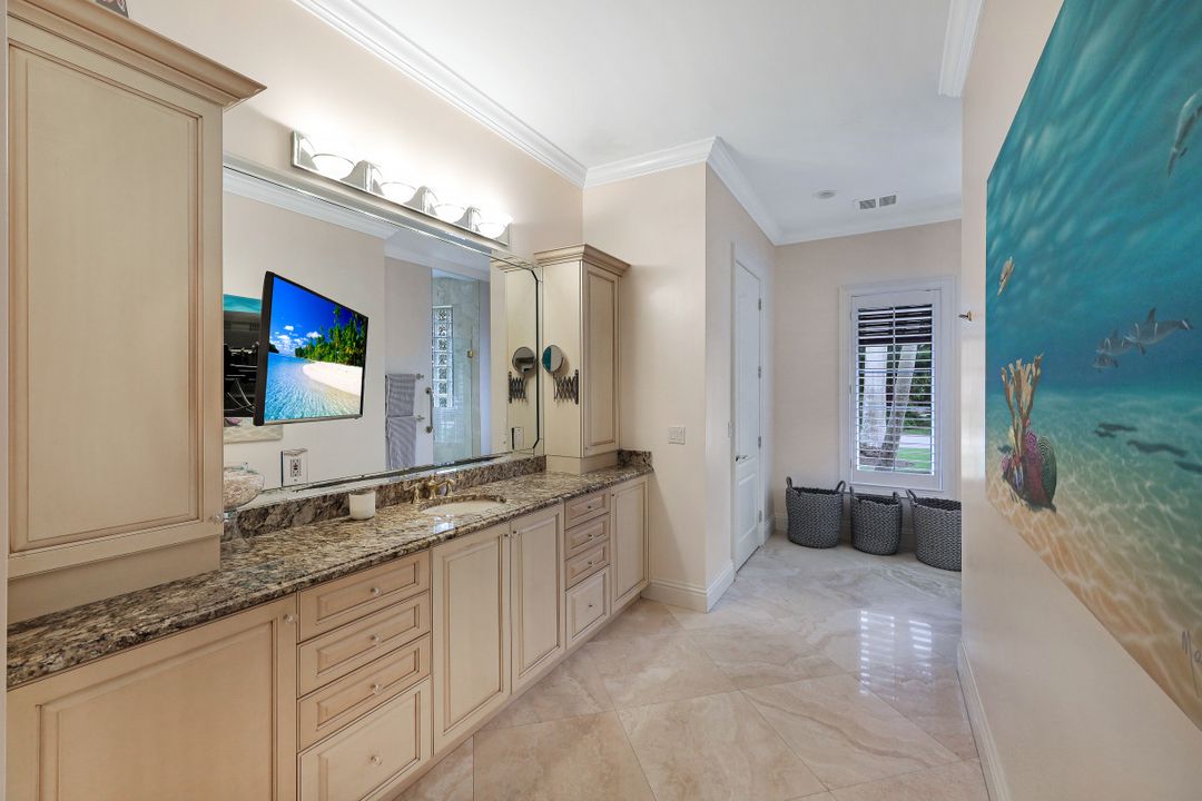 313 Chancery Cir, Naples, FL 34110