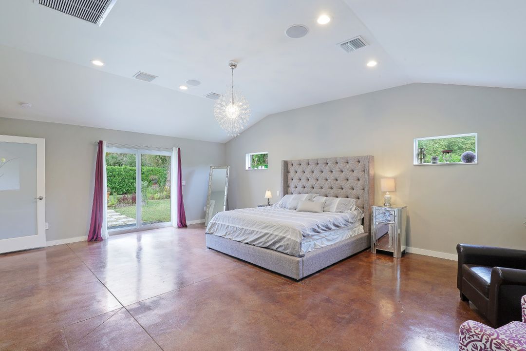 2697 Outrigger Ln, Naples, FL 34104