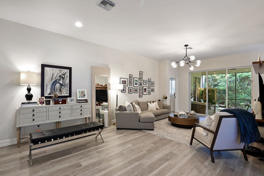 762 Vistana Cir, Naples, FL 34119