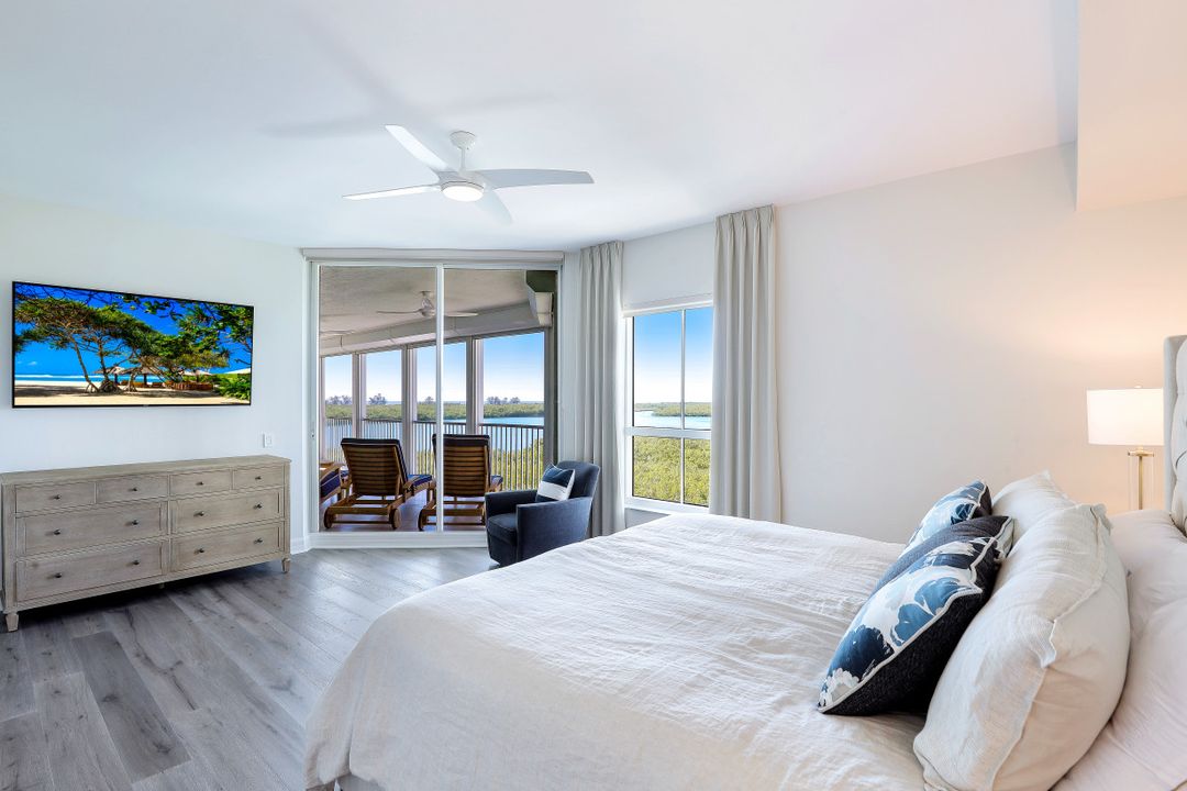 295 Grande Way #404, Naples, FL 34110