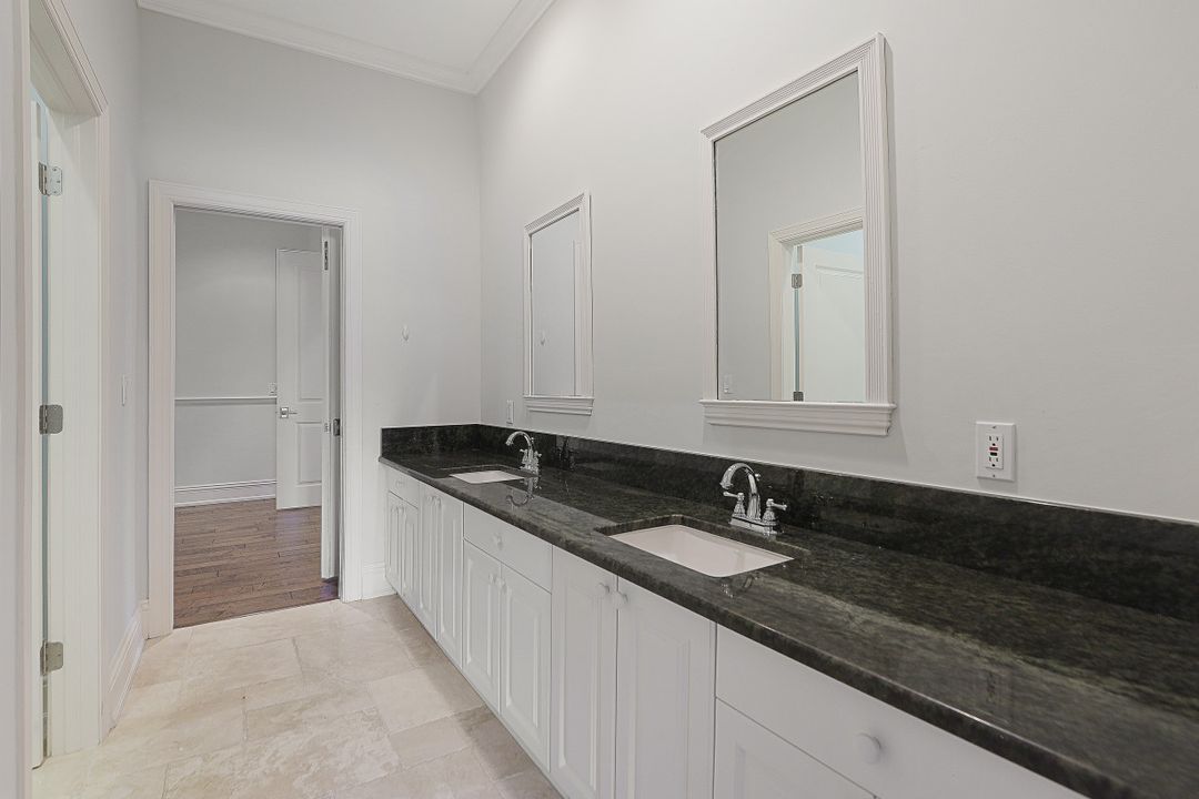 1905 Fairfax Cir, Naples, FL 34109