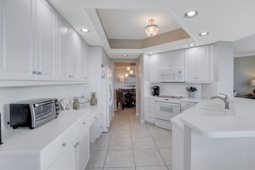 300 Dunes Blvd #803, Naples, FL 34110