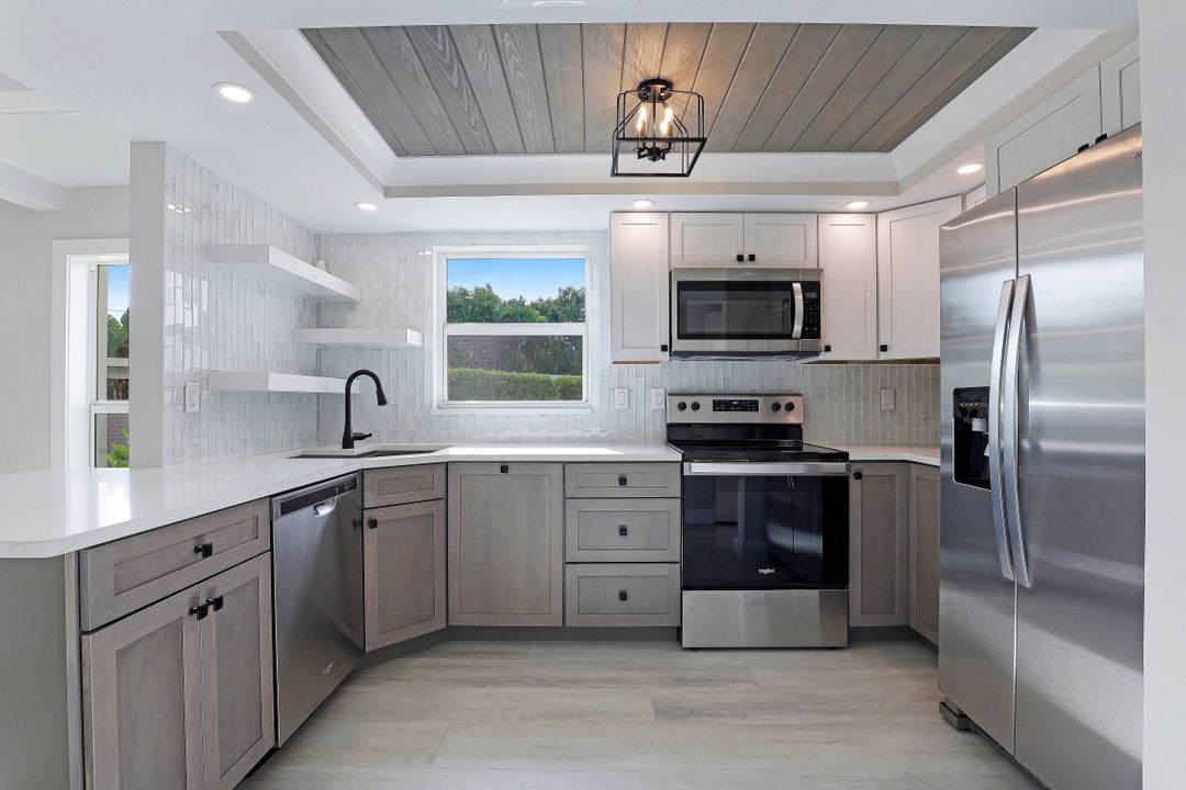 53 High Point Cir W #107, Naples, FL 34103