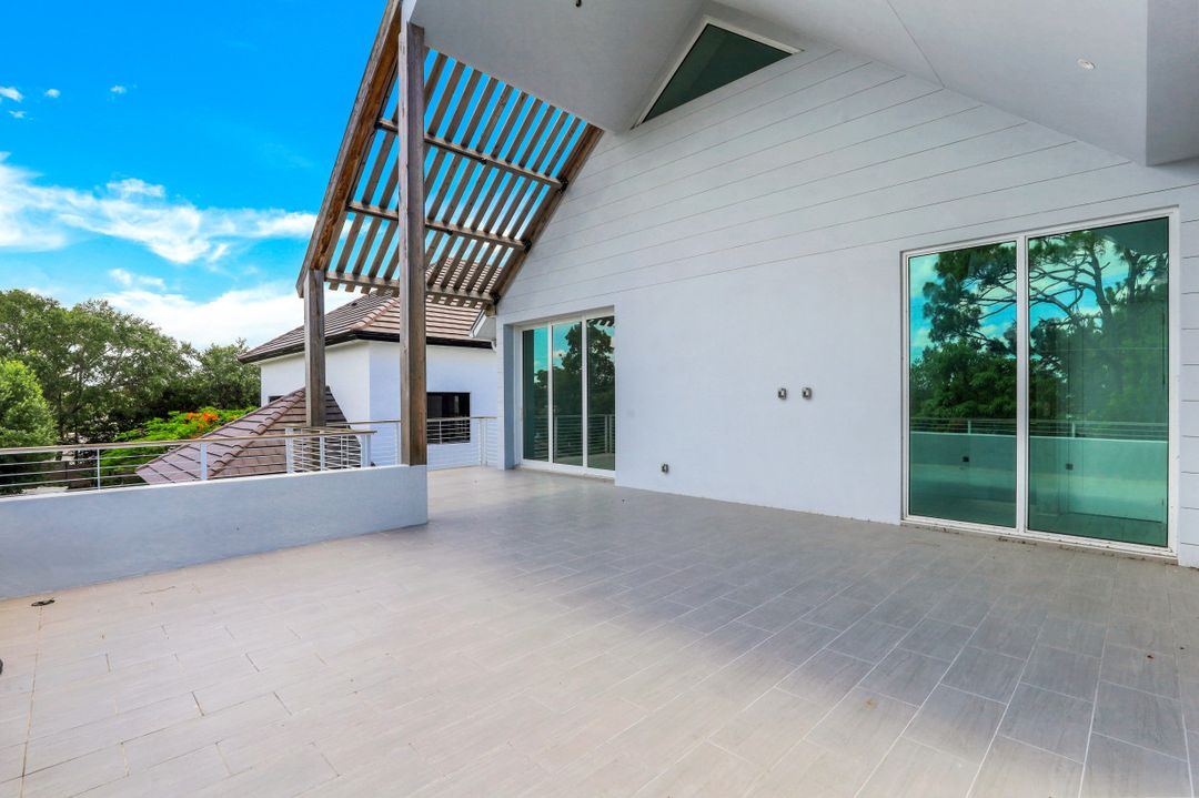 859 92nd Ave N, Naples, FL 34108