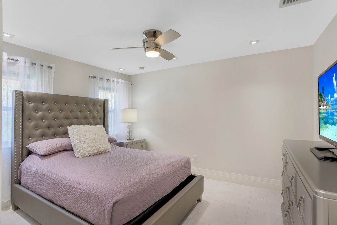 648 100th Ave N, Naples, FL 34108