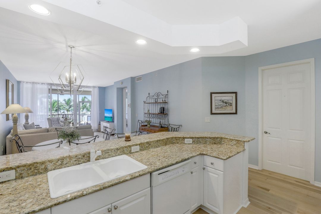 400 Flagship Dr #306, Naples, FL 34108
