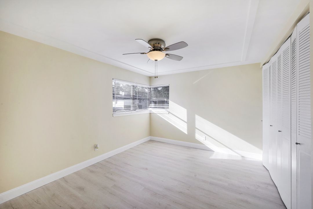 32 Knights Bridge Rd, Naples, FL 34112