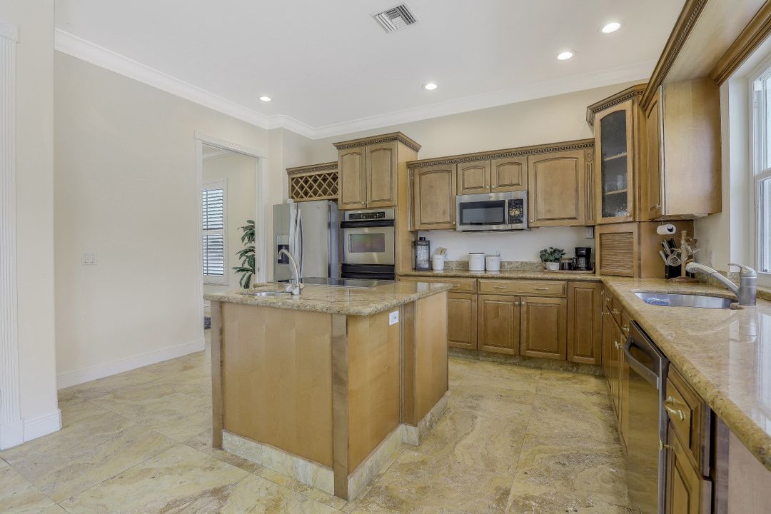 5645 Spanish Oaks Ln, Naples, FL 34119