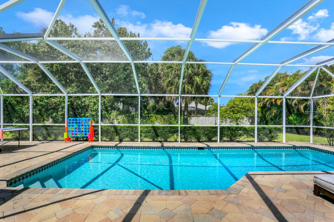 7359 Stonegate Dr, Naples, FL 34109