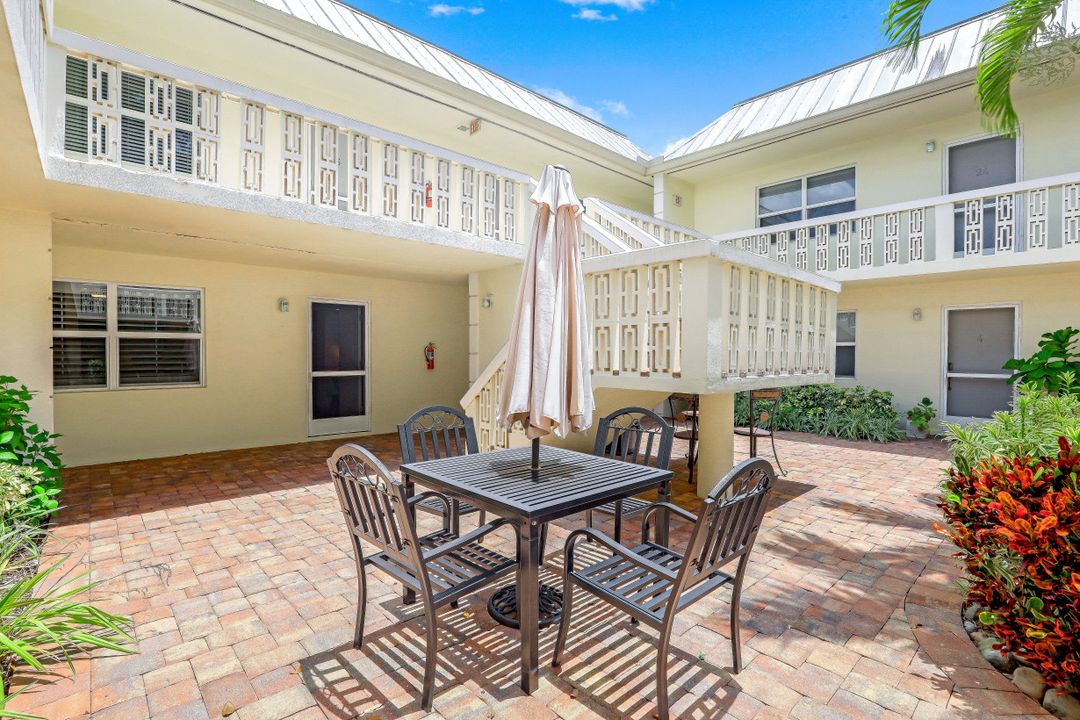 780 10th Ave S #6, Naples, FL 34102