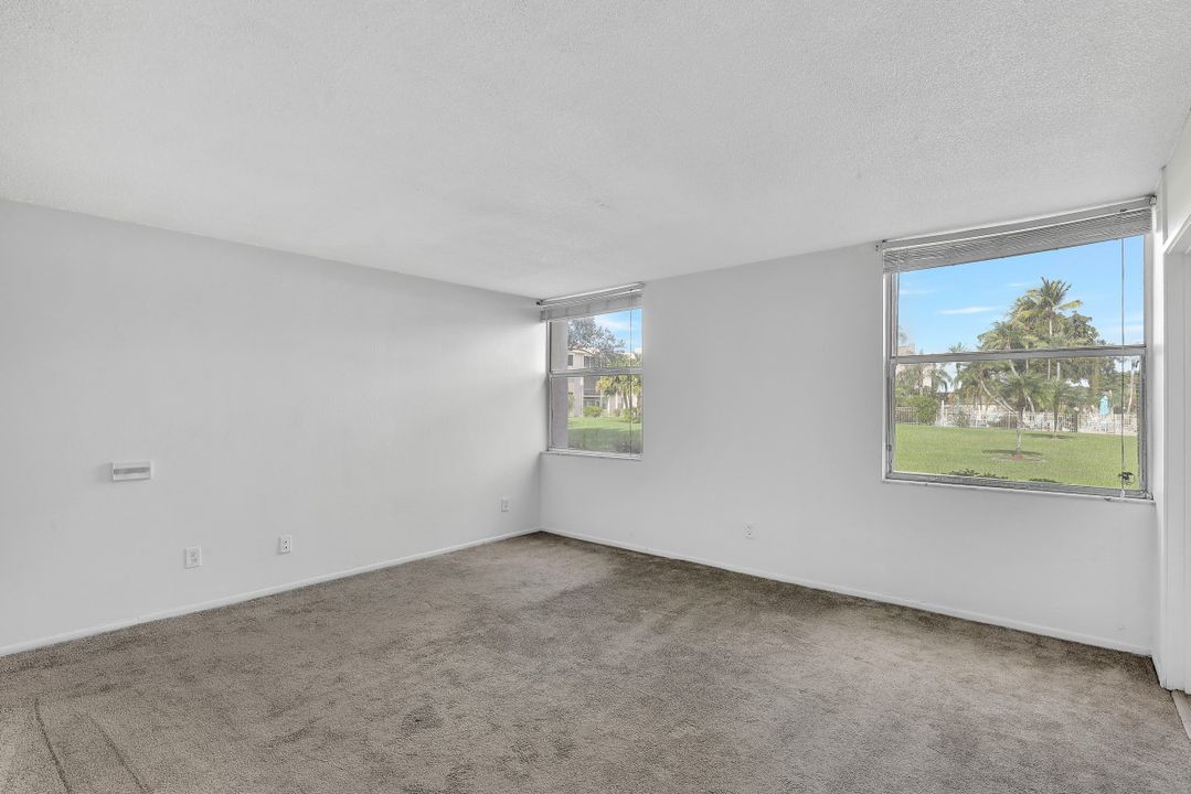 5959 Winkler Rd #105, Fort Myers, FL 33919