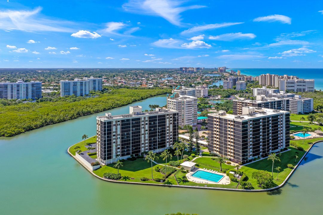 17 Bluebill Ave #305, Naples, FL 34108