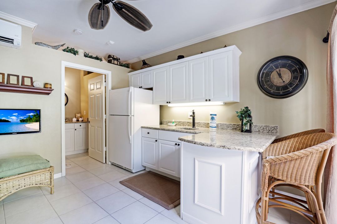 470 Launch Cir #405, Naples, FL 34108