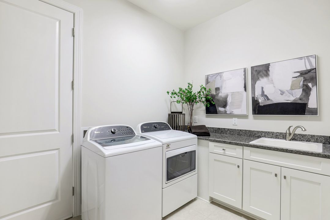 8815 Vaccaro Ct, Naples, FL 34119