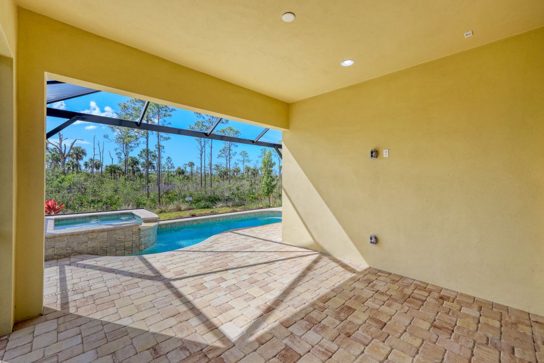 6435 Negril Isle Dr, Naples, FL 34113