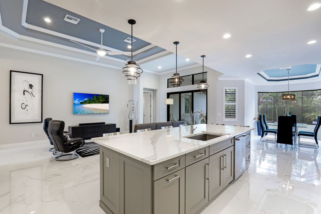 10086 Palazzo Dr, Naples, FL 34119