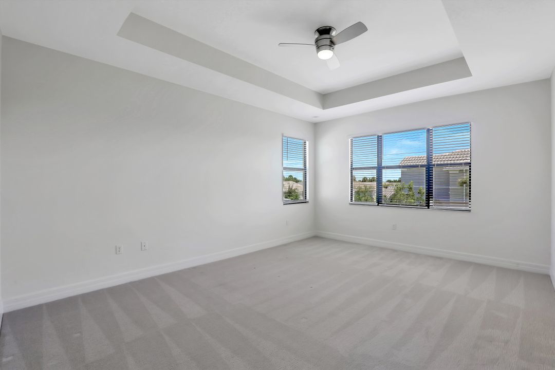 4489 Aurora St, Naples, FL 34119