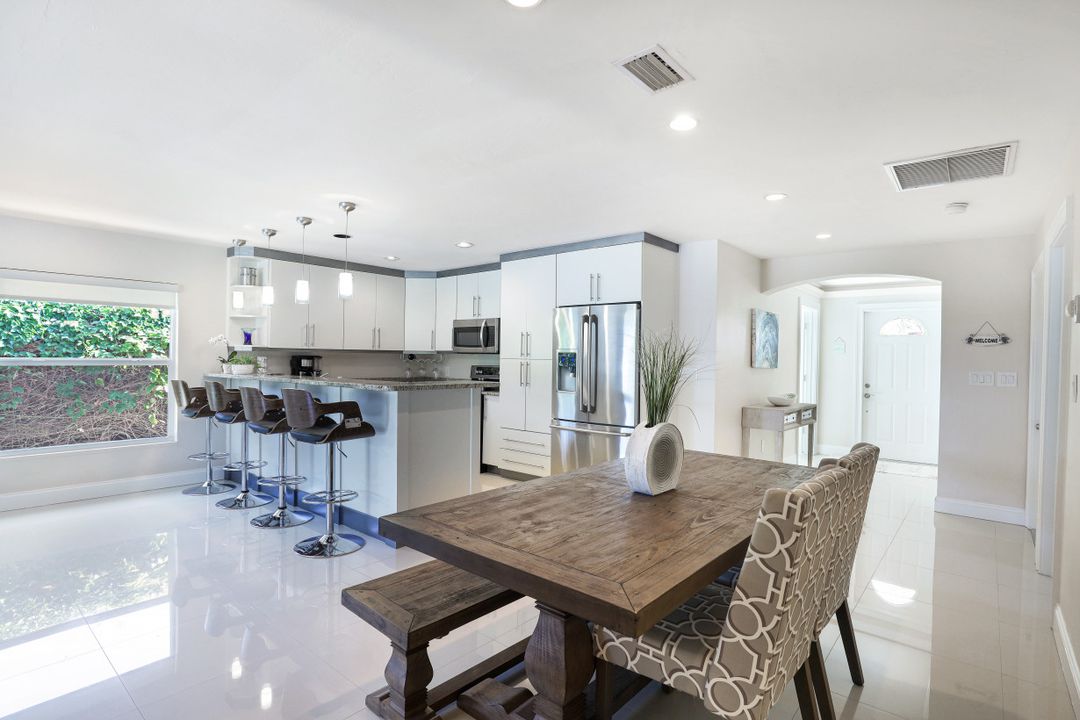 565 98th Ave N, Naples, FL 34108