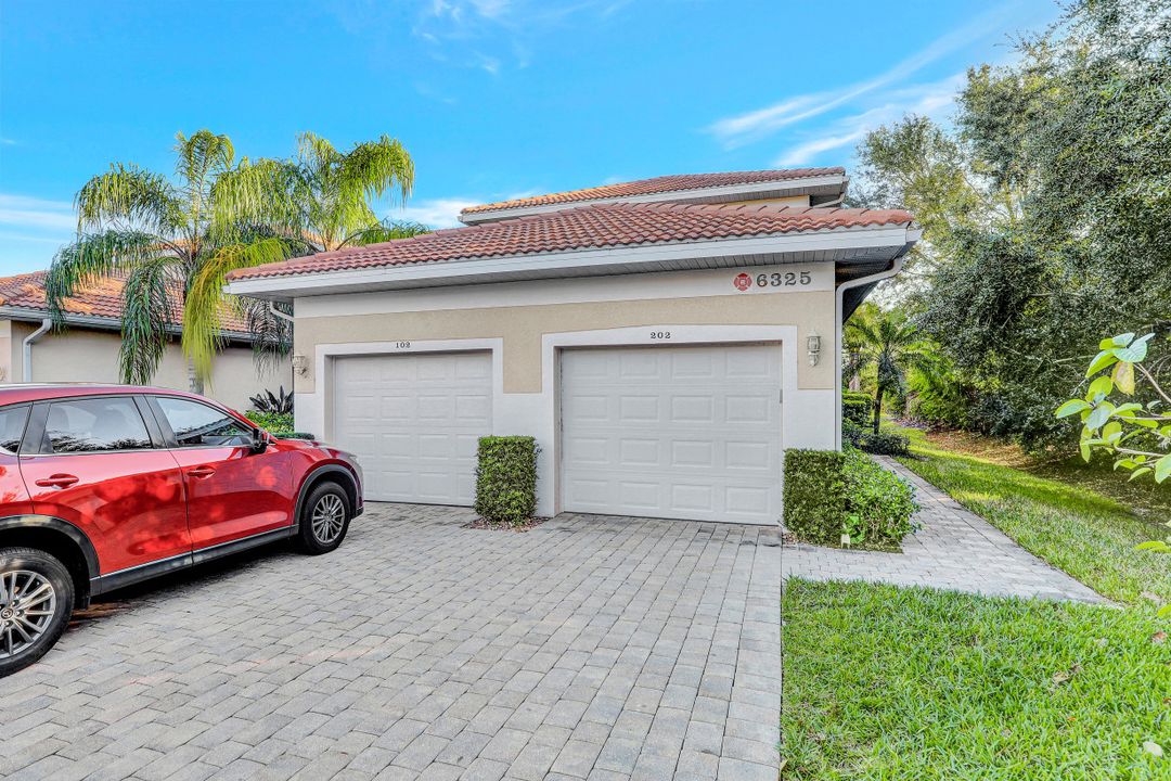 6325 Lexington Ct, Naples, FL 34110