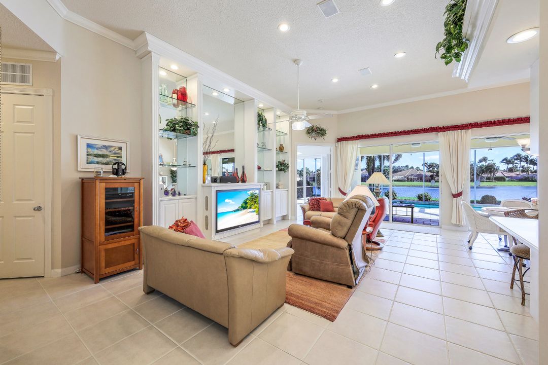 4334 Queen Elizabeth Way, Naples, FL 34119