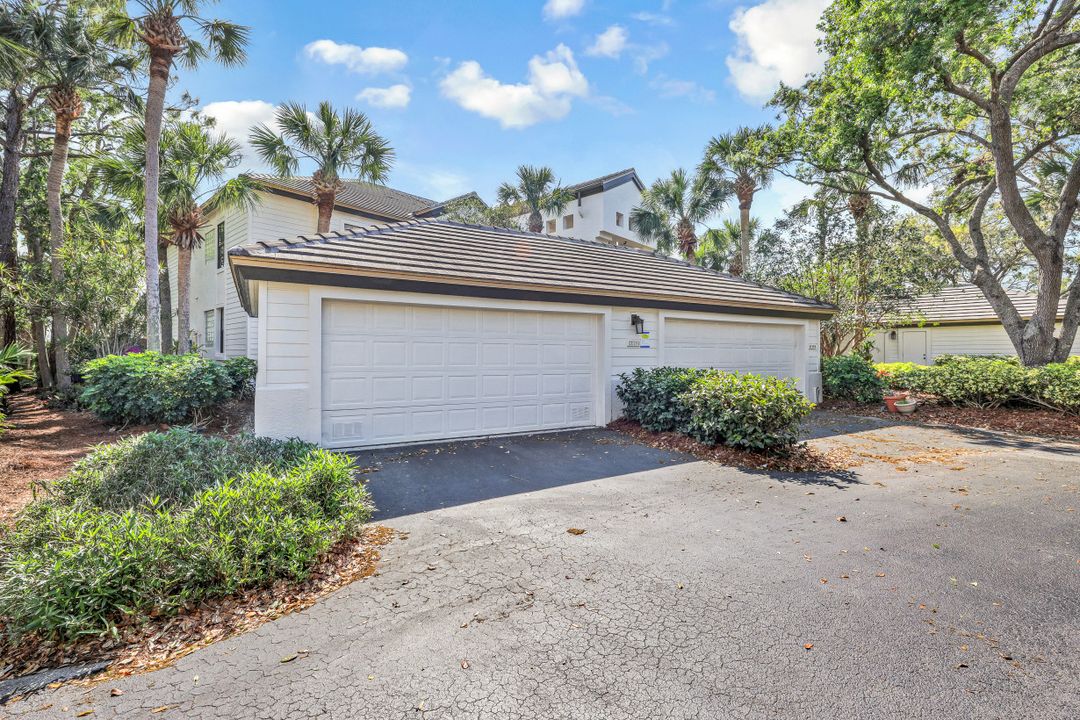 27155 Oakwood Lake Dr, Bonita Springs, FL 34134