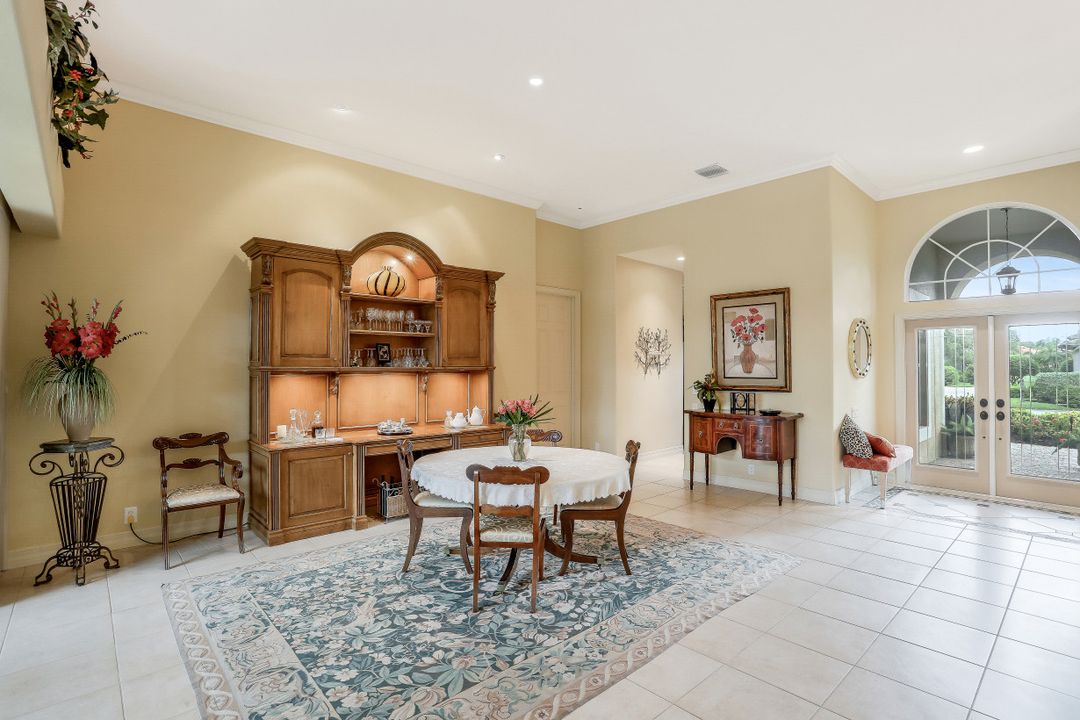 581 Wedgewood Way, Naples, FL 34119