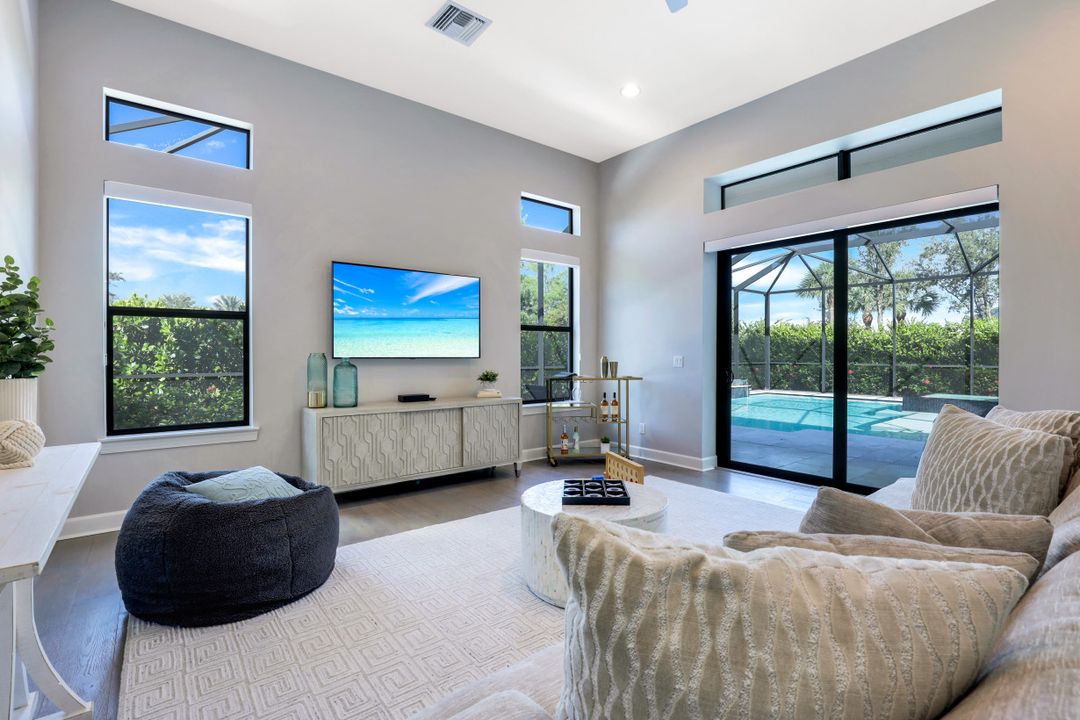 9018 Sorreno Ct, Naples, FL 34119