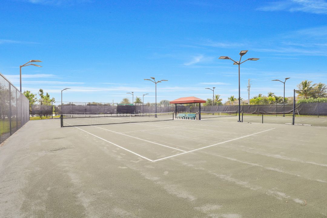 1913 Mustique St, Naples, FL 34120