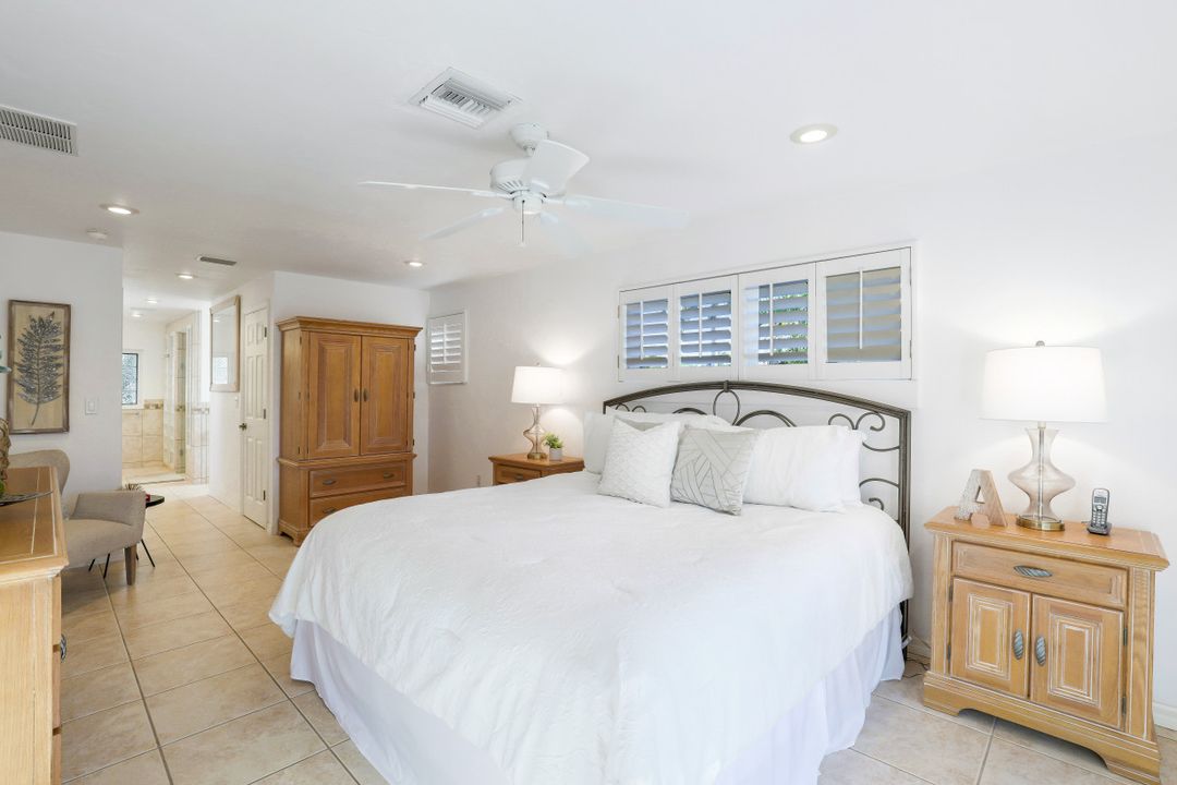 5230 Nautilus Dr, Cape Coral, FL 33904