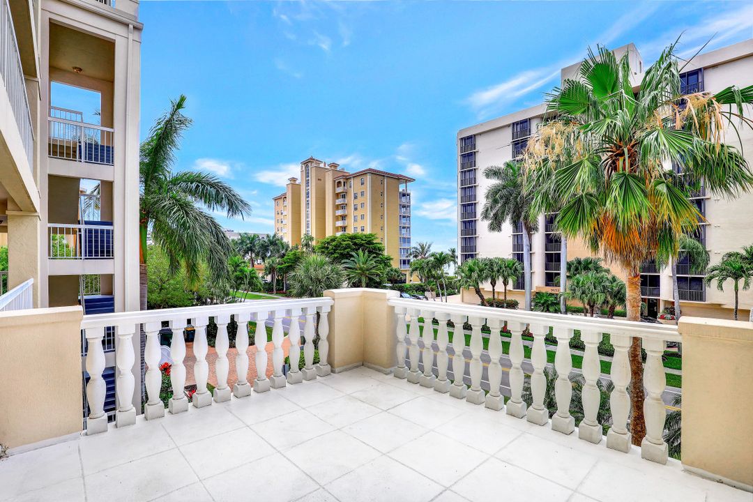 9700 Gulf Shore Dr #202, Naples, FL 34108