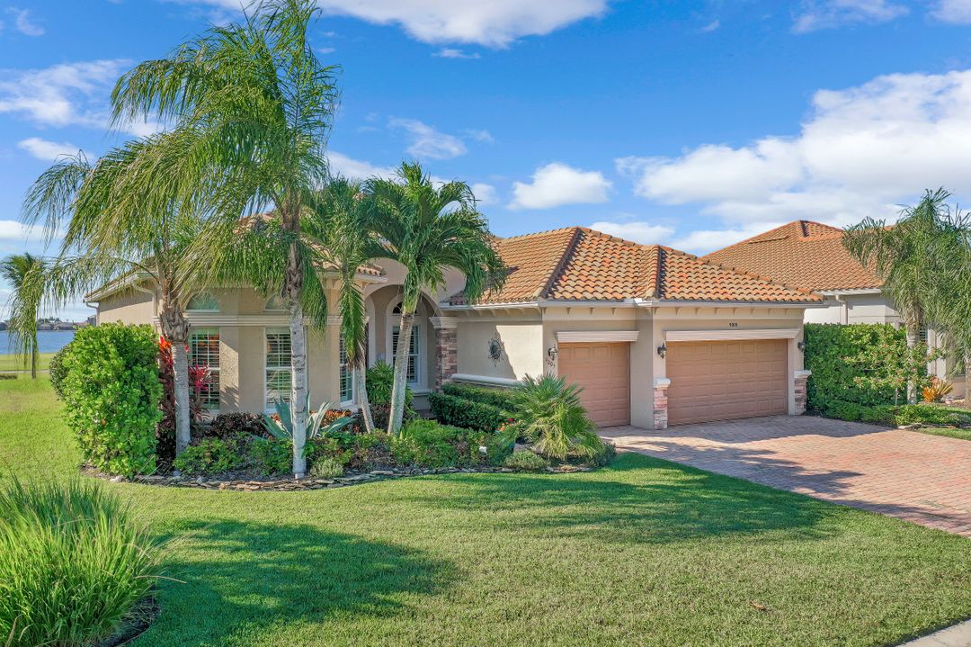 9005 Quarry Dr, Naples, FL 34120