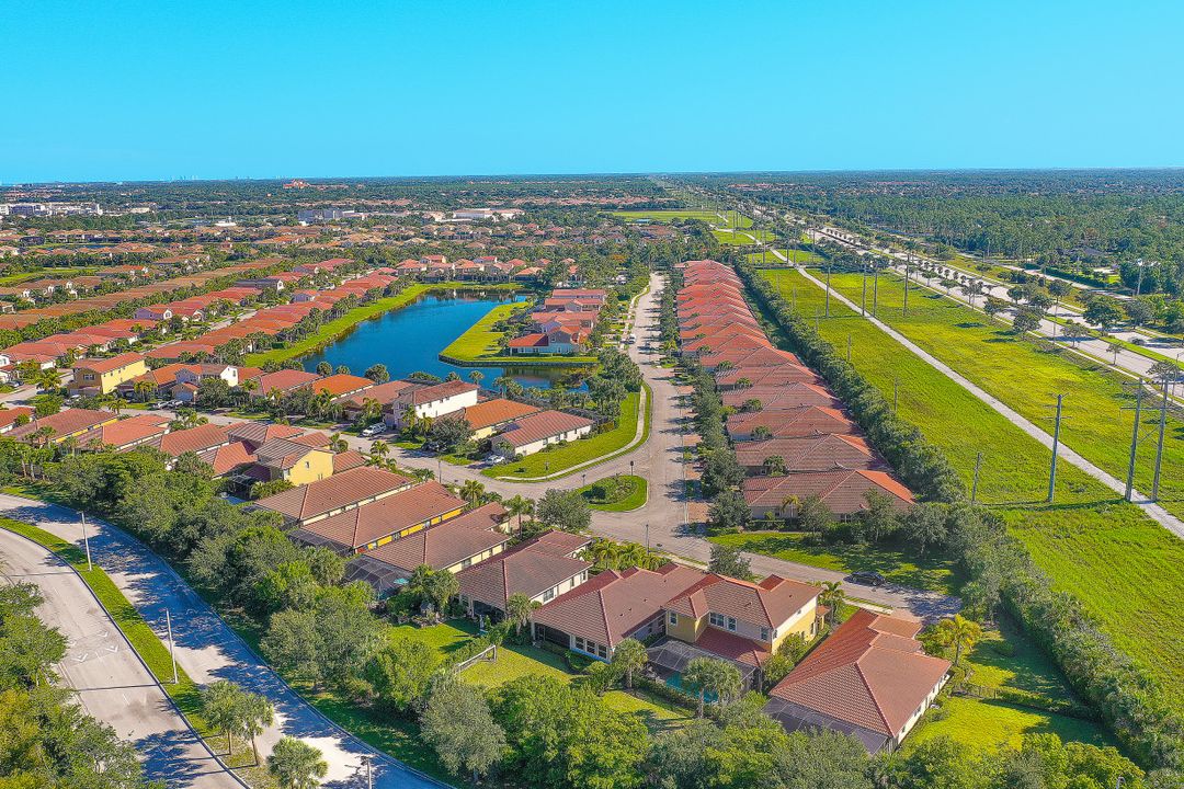 13484 Cambridge Ln, Naples, FL 34109