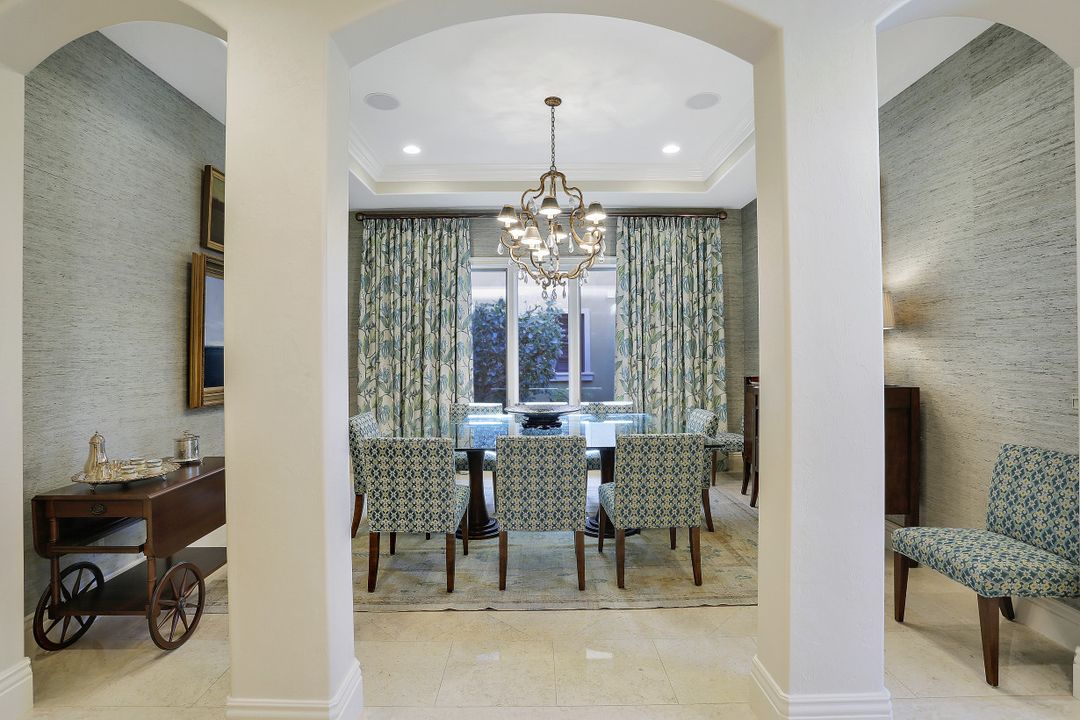 2911 Tiburon Blvd E, Naples, FL 34109