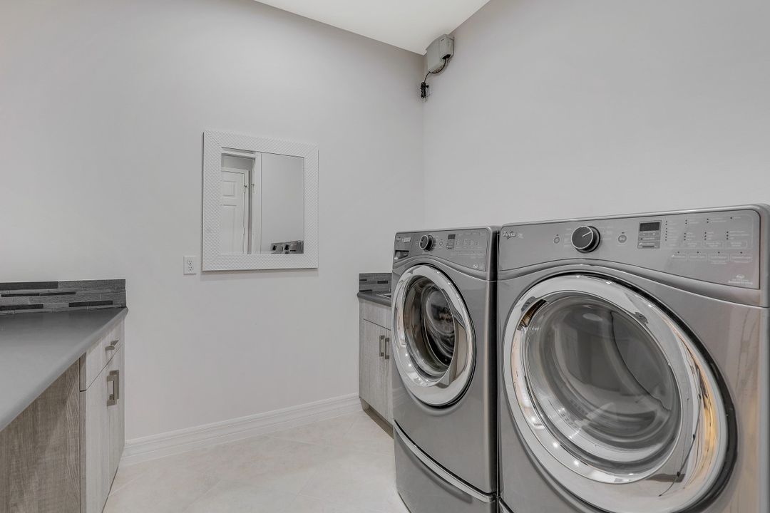 2998 Cinnamon Bay Cir, Naples, FL 34119