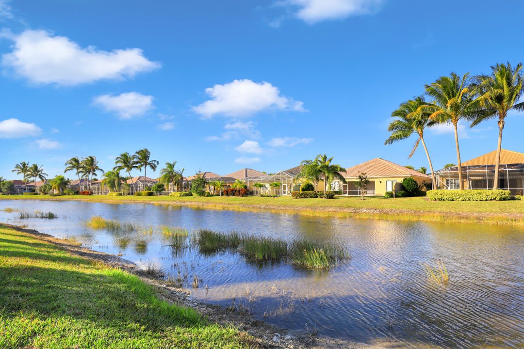 8113 Xenia Ln, Naples, FL 34114