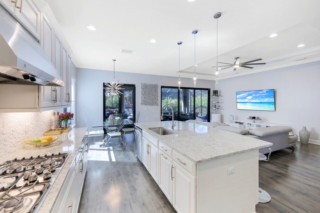 8696 Dilillo Ct, Naples, FL 34119