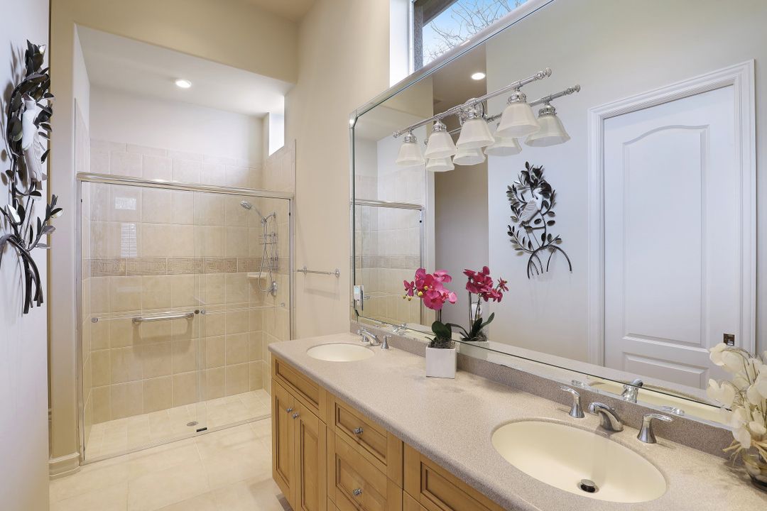 10590 Glen Lakes Dr, Bonita Springs, FL 34135