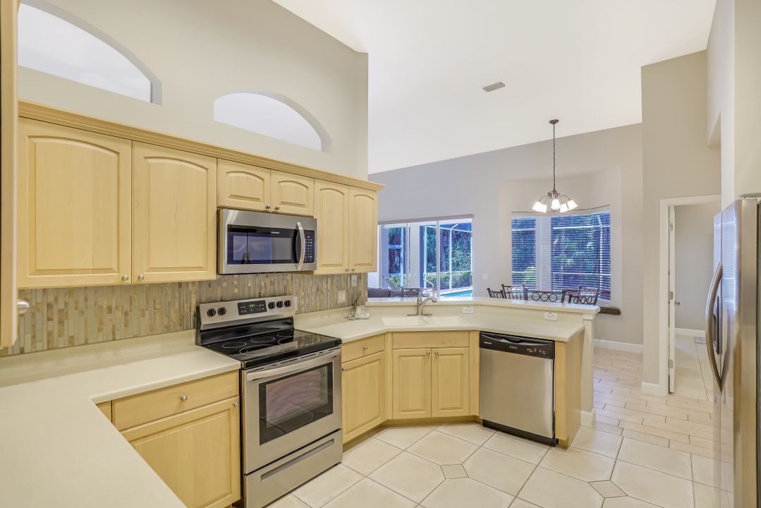 4571 Pine Ridge Rd, Naples, FL 34119