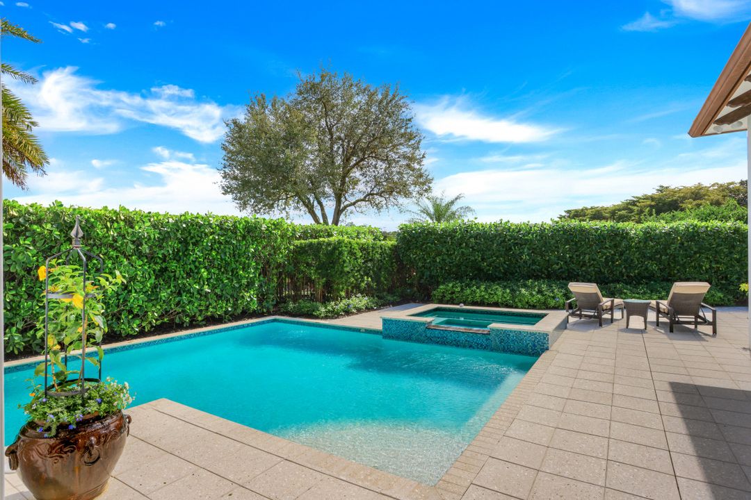 16904 Fairgrove Way, Naples, FL 34110