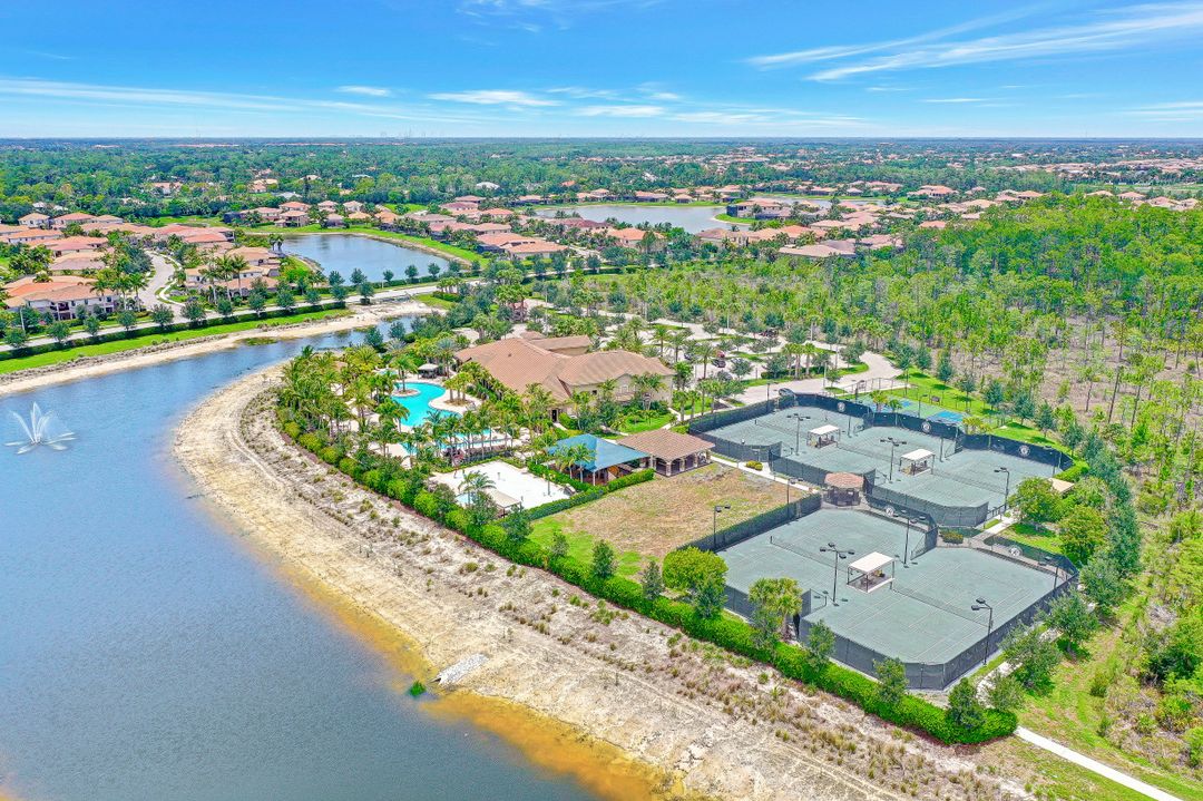 3987 Bering Ct, Naples, FL 34119