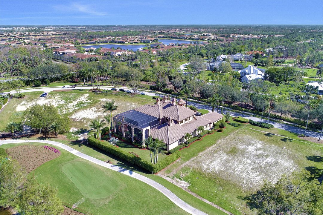 6411 Highcroft Dr, Naples, FL 34119