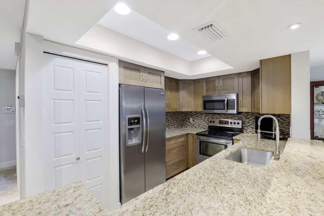 879 Meadowland Dr #O, Naples, FL 34108