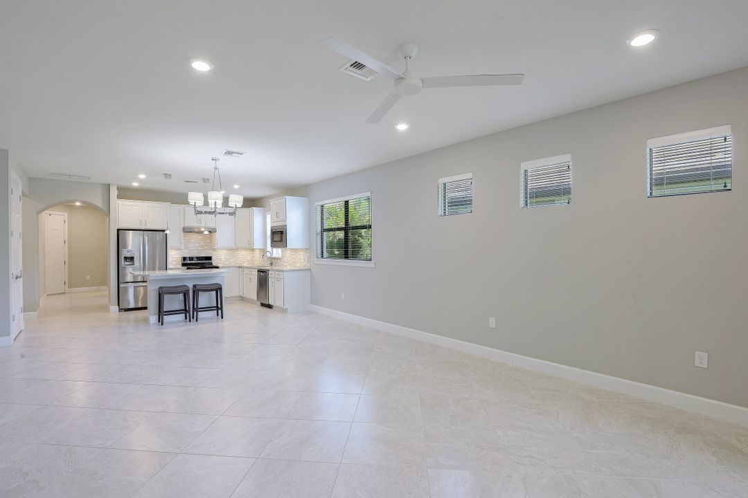 7650 Jacaranda Ln, Naples, FL 34114