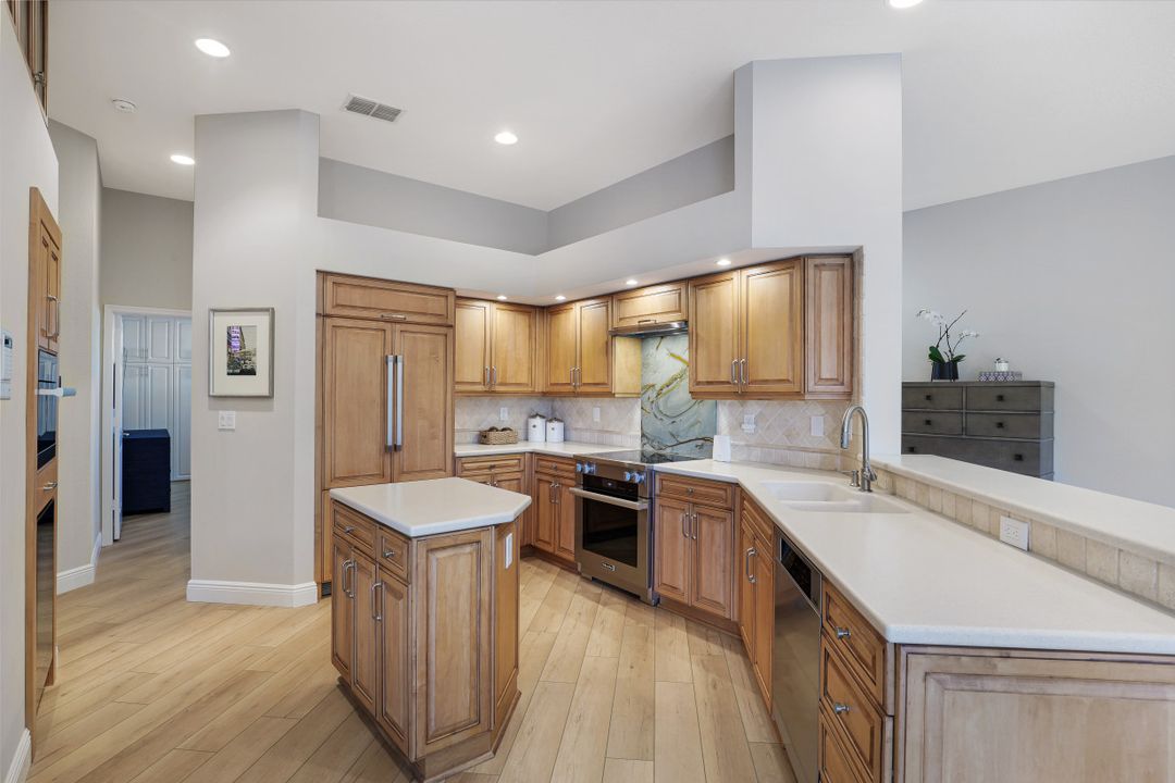 10304 Cape Roman Rd, Bonita Springs, FL 34135