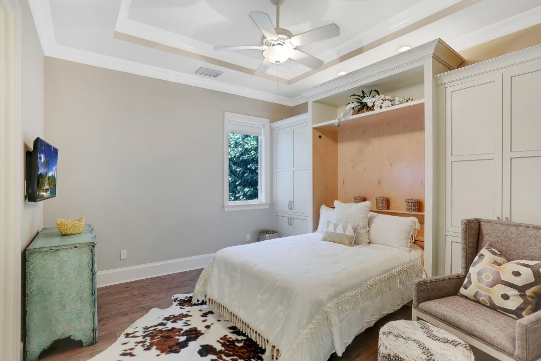 2086 Torino Way, Naples, FL 34105