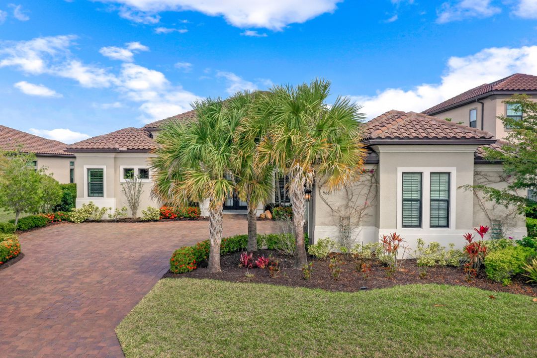 9067 Sorreno Ct, Naples, FL 34114