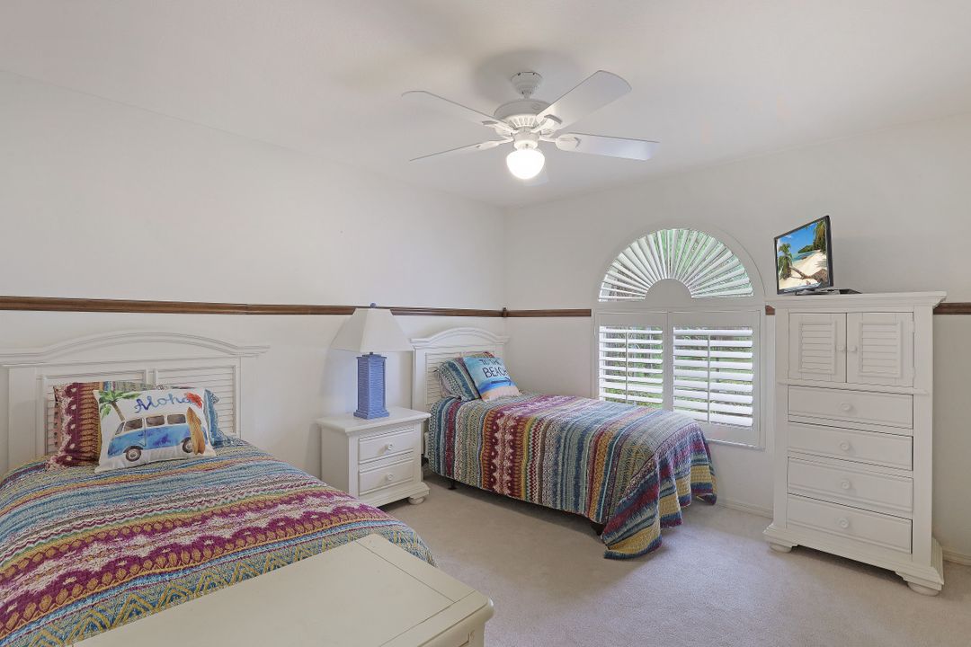 560 4th St NE, Naples, FL 34120